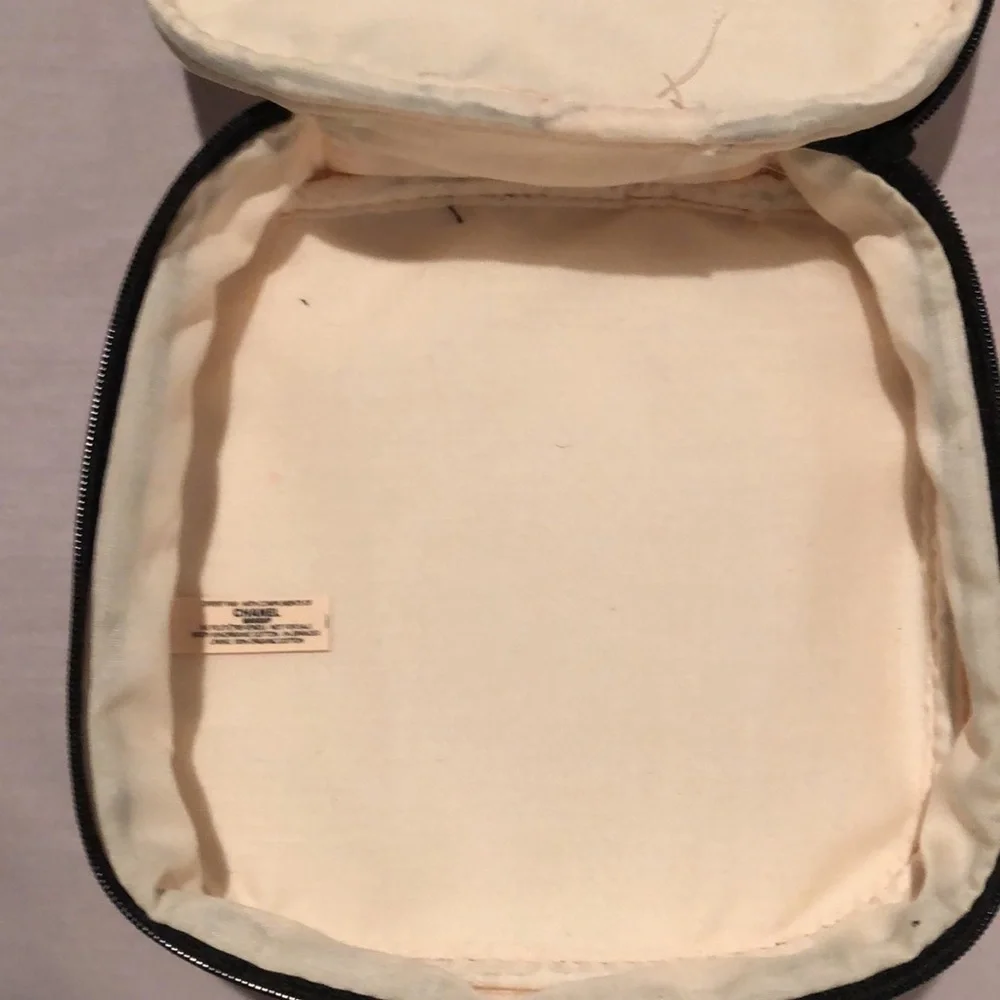 Chanel Beaute Les Beiges Square Cosmetic Zip Case